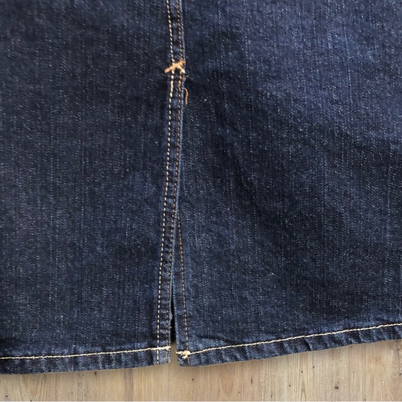 Dark Wash Levi’s Denim 5 Pocket Pencil Skirt Back Slit Size 12 - Picture 4 of 11